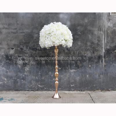 China Modern artificial flowers wedding flower stand centerpiece for wedding table with white flower ball for sale