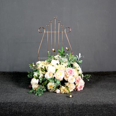 China 2019 new design wedding deco light weight harp shape plate wedding arch flower stand centerpiece for sale