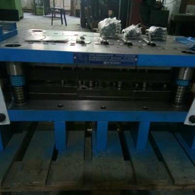 China Progressive Industrial Production Stamping Die Stamping Hardware Auto Tools For Carrying Handles for sale