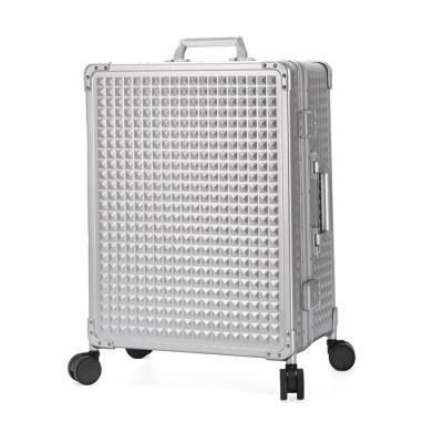 China Durable Premium Luxury Portable Aluminum Light And Mirror Trolley Case With Case And Bracket Professional Makeup Artist Makeup Case for sale