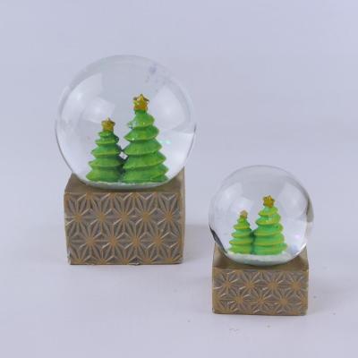 China Globes Sale, Cheap Christmas Tree Snow Globe Resin Christmas Water Different Size for sale