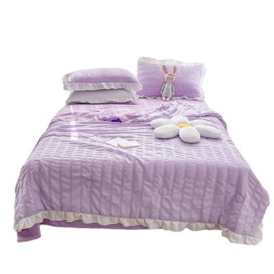 China Viable Wholesale Handmade Silk Quilt Comforter Silky Polyester/Cotton Summer Cooling Comforter for sale