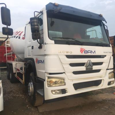 China Sinotruck Gebruikte mengmachine Truck Betonmengvoertuig HOWO 380 pk 6x4 8x4 Te koop