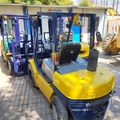 China Komatsu FD30 Used Forklift Two Stage Material Handling Equipment 3 Ton for sale