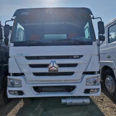 Китай Sinotruk Howo 371 Нефтяной грузовик танкер 2000L 8x4 Вторая рука для доставки топлива продается