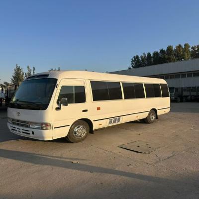 China Gebruikte Diesel Fuel Toyota Coaster Bus City Shuttle 21 Passagier Te koop