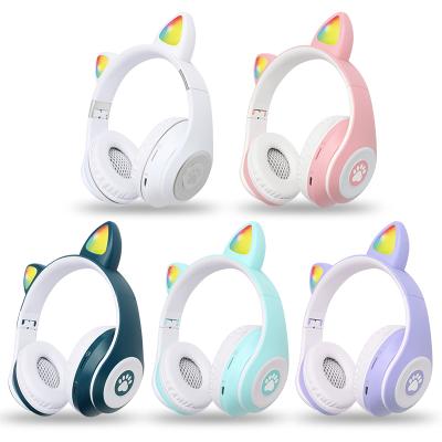 China Beautiful Design Cat Ear Led Light Headset Wireless Earphone Earphone Special Pink Soft Air Game Earmuff for sale