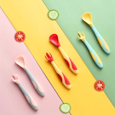 China Flexible Handle Fork Spoon Set Crank Cute Silicone Baby Crank Fork Spoon Set Eco Friendly for sale