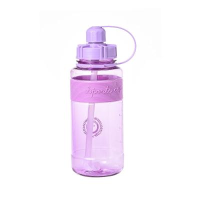 China Sustainable Outdoor Sports Water Bottle Large Capacity Plastic Water Cup With Straw Space Cup for sale