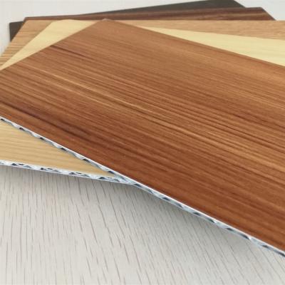 Cina pannello di alluminio del centro del grano di legno spesso di 4mm per la decorazione all'aperto dell'interno in vendita