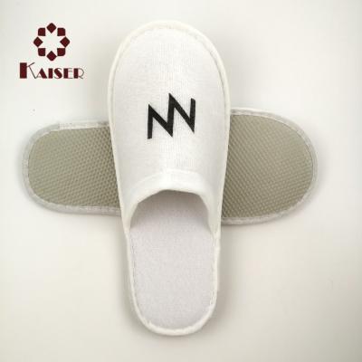 China Disposable Slippers Hotel Supplies Non-slip Disposable Slippers Traction Thick Plush Hotel Slippers for sale