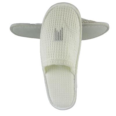 China High closed toe qualiwhite waffle non slip spa slippers for sale