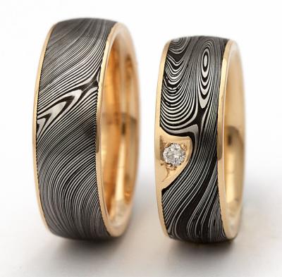 China FASHIONABLE High Fashion Wedding Jewelry Steel Ring Mens Damascus Gold Diamonds Gold Couples Rings for sale