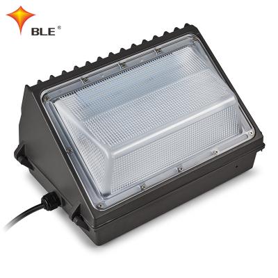 China Residential 30W 60W 90W 120W ETL Outdoor DLC Approved Led Wall Pack Light for sale