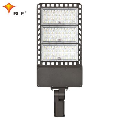 China ROAD Road Light Ip66 Outdoor Spotlight Solar Adjustable Street Light Shoe Box Led Street Lamp for sale