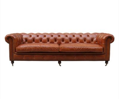 China Tan Faux Leather Chesterfield Sofa met Houten Benen Te koop