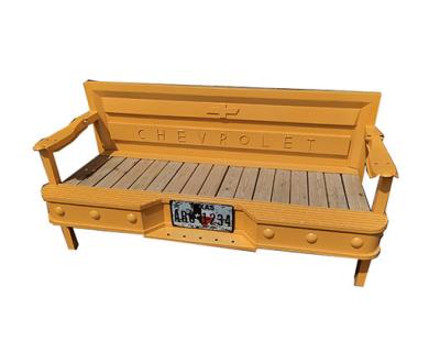 China Klassiek Industrieel Rood/Geel Ijzerkader Chevy Car Bench With Wood Seat Te koop