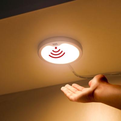 China Easy Installation Hot Selling Motion Sensor Under Cabinet Lighting Closet Wardrobe Puck Light for sale