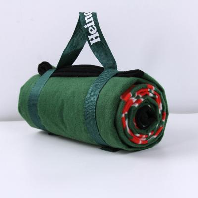 China Disposable Printed With LOGO That Is Easy To Carry Round Outdoor Fleece Travel Blanket for sale