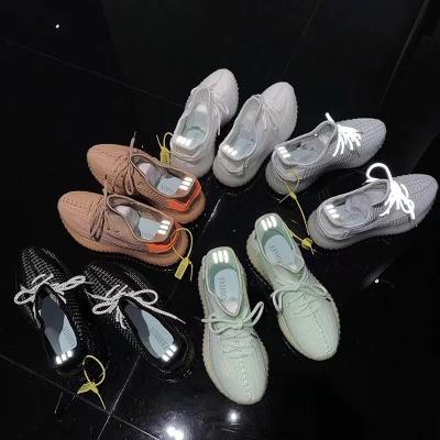 China Cushioning 1:1 OG Style Shoe Sneaker Yeezy Walking Man Yeezy 350 Men Shoes Yeezy350 350 V2 Original Running Brand High Quality for sale