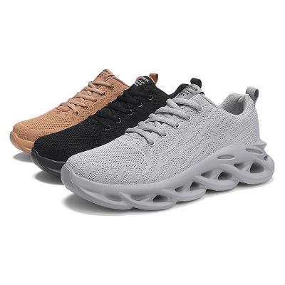 China Fashion trend new arrival border shoes knitted non-slip sneakers for men's casual shoes men's casual running for sale