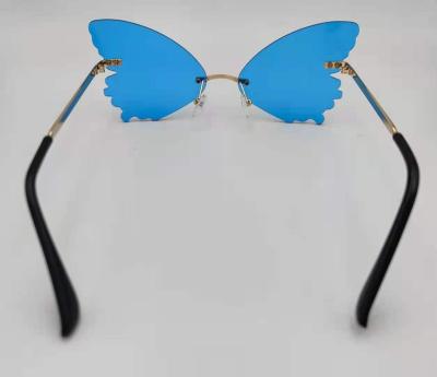 China Fashion Sunglasses 2021 New Style Eyewear Shades Rimless Sunglasses Colorful Butterfly Sunglasses for sale