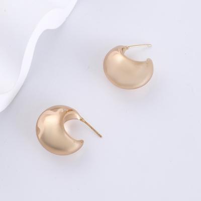 China FASHIONABLE Soft Cool Metal Premium Texture Cool Wind Luxury Edition Bean Earrings Moon Shaped Earrings Female for sale