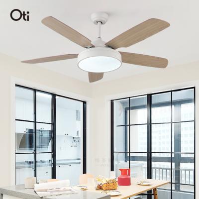 China Home+Hotel+Office+School 52 Inch AC Motor Air Cooling 3 Speeds Ceiling Fan Light 5 Blade Ceiling Fan With Light And Remote Control for sale