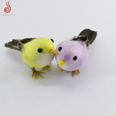 China 2019 Customized Beautiful Tropical Handmade Realistic Dyed Color Artificial Feather Bird for Garden Decoration and Children's Toy for sale