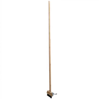 China Eco-friendly Weed Remover Tool 120CM Wooden Garden Tools With Wooden Handle for sale