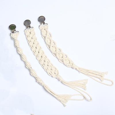 China BPA Free Handmade Dummy Hook Chain Beech Wood Clip Cotton Cotton Rope Pacifier for sale