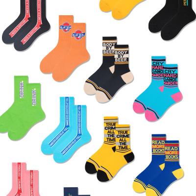 China Street Fashion Sports Cotton Athletic Crew Socks Letter Logo Design Men Women Unisex Custom Made Couple Socks for sale