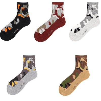 China Athletic Winter Camouflage Outdoor Sports Color Matching Terry Cotton Men Socks for sale