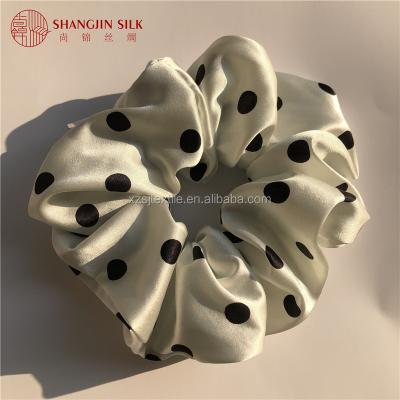 China Fashion 19mm Durable 100% Silk Scrunchie Pure Silk 22mm Hair Ties Satin Scrunchies Hair Band For Grils for sale