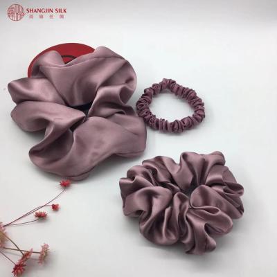 China Durable 22mm Mulberry Silk Hair Scrunchies 100% Pure Silk Hair Tie With Gift Box for sale