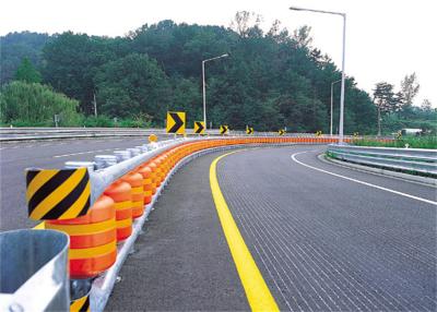 China Van de de Wegveiligheid van Pu Materiële de Rolbarrière voor Verkeersbescherming Te koop