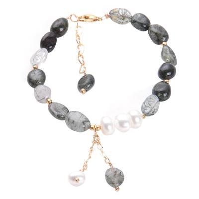 China Cute Natural Stone Strawberry Women's Strawberry Crystal Natural Pearl Bracelet Students Gift Handmade Bracelet New for sale