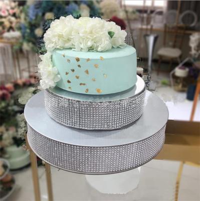 China Metal with new 2021 shinny pearl crystal cake stand sliver stone cake stand best selling wedding cake stand for sale