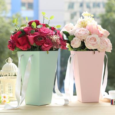 China Recyclable Custom Logo Portable Flower Box Gift Bag Rose Carrying Flower Gift Bags Portable Foldable for sale