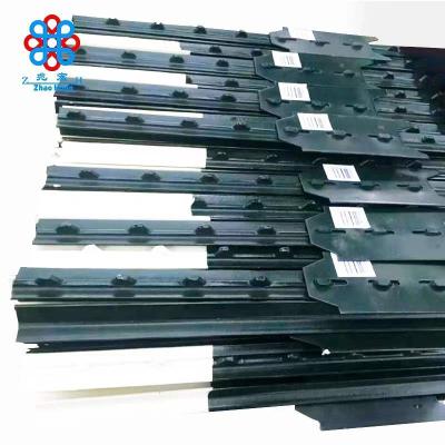 China Easily Assembled T30X30 / T35X35 Galvanized Steel Post T Post Metal Fence Post for sale