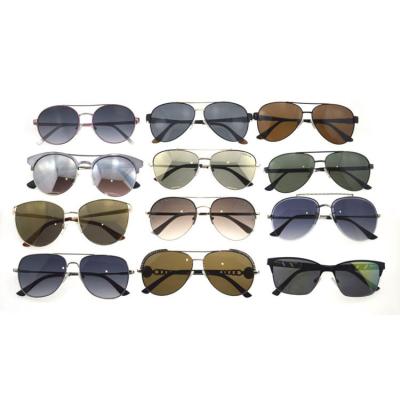 China Sunglasses Accessories Metal Sunglasses Luxury Oversized New Vintage Square Rivet Hollow Out Sun Glasses Shades Random Shipping for sale