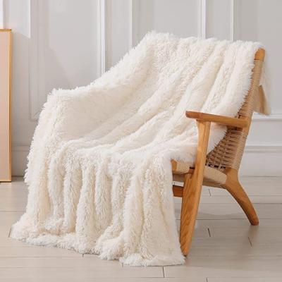 China Single Decorative Extra Soft Faux Fur Throw Blankets Plush Fluffy Cozy Fleece Microfiber Cozy Fur Blankets For Couch Sofa Bed for sale