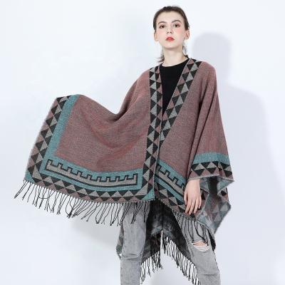 China 2022 Anti-Static New Design Knitted Retro Cape Bohemian Fashion Blankets Simple Style Shawl Blanket for sale