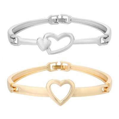 China 2022 New Arrival Fashionable Women Accessories Jewelry Bangle Female Cute Hollow Love Big Heart Metal Bangle Valentines Day Gift Girls for sale