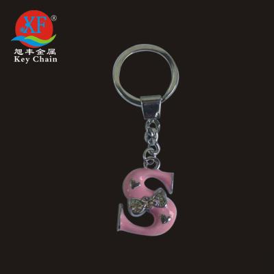 China Fashion 26 Gift New Design English Letter Metal Keychains Alphabet Key Chains for sale