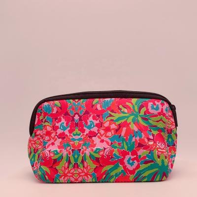 China 2021 Custom Floral Fashion Makeup Bag Neoprene Women Make Up Bag , Portable Floral Pattern Cosmetic Bag for sale