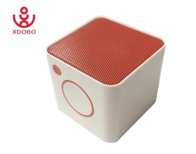 China Altavoz inalámbrico portátil cúbico de Bluetooth caja de 3 sonidos del vatio mini en venta