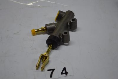 China BJ1041 NKR/6700/CA1030 Clutch Distributor/Slave Cylinder /MAST CLUTCH PUMP UP 1602100Z2 Tunland for sale