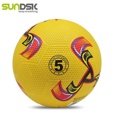 China Size 5 Custom Golf Surface Soccer Ball Indoor Or Outdoor Playing Rubber Footballs for sale