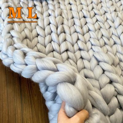 China Sustainable 100% Merino Wool Chunky Yarn Blanket Hand Knitting Giant Blanket for sale